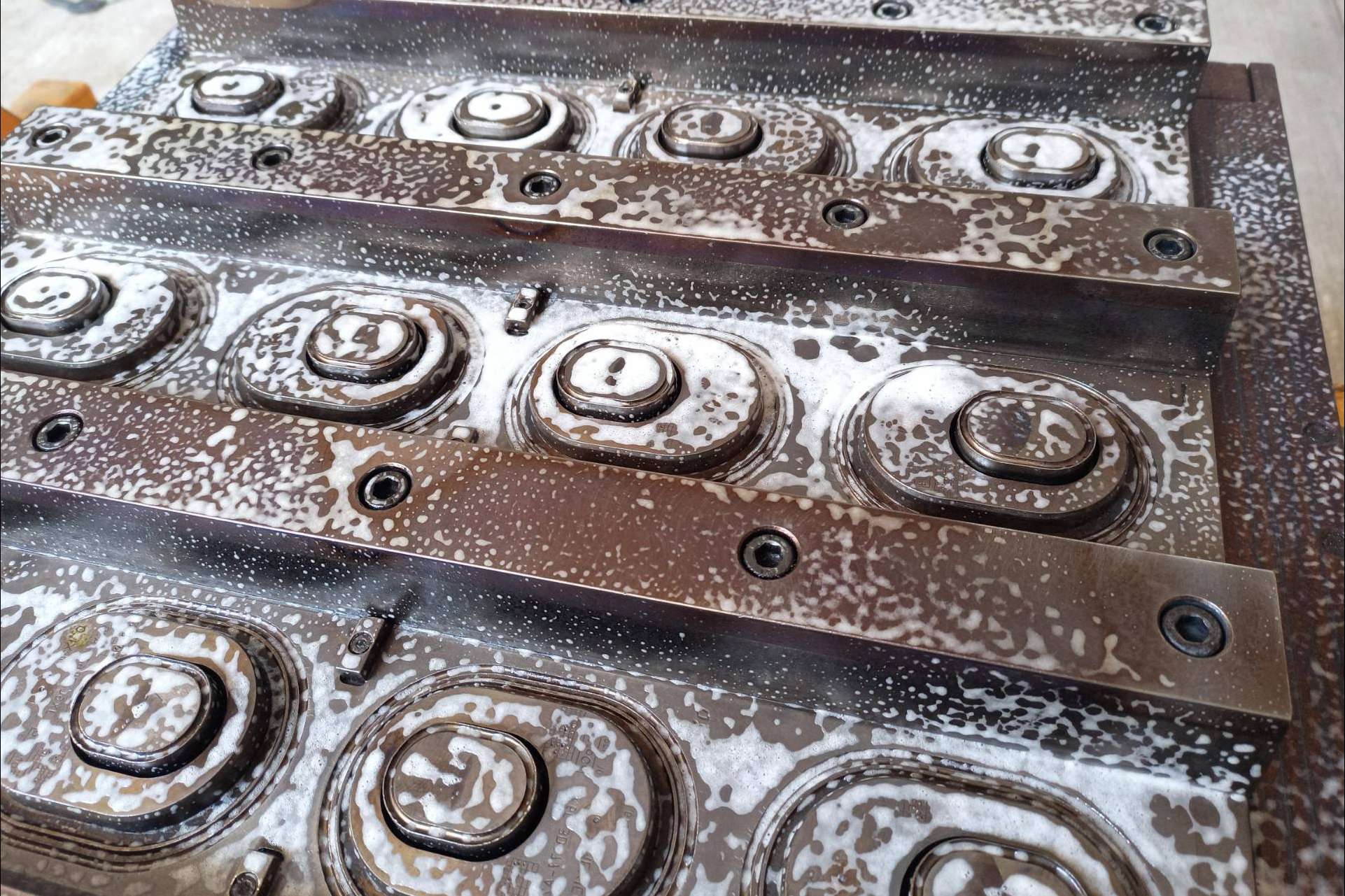 Mantenimiento preventivo y correctivo de moldes de inyección, de la mano de Moldes A.W.